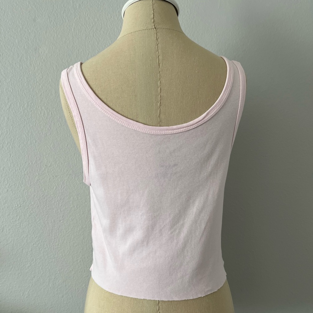 🏷️ PacSun Light Pink Crop Graphic Tank Top - Picture 2 of 7